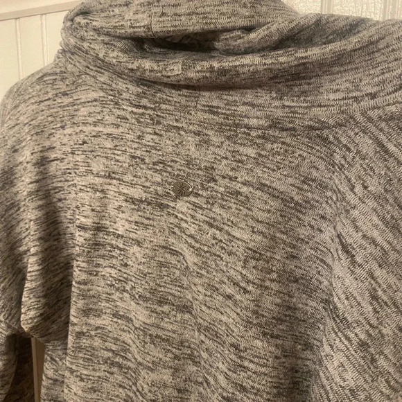 Athleta Cowl Neck Running Sweater Size small - Picture 6 of 6